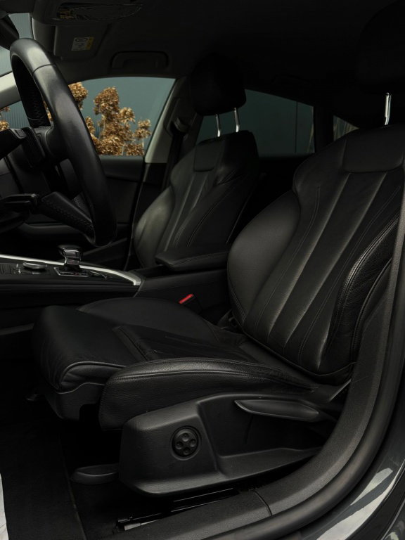 Vehicle Image 26