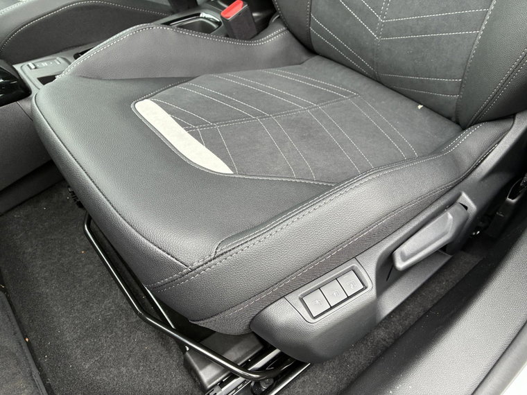 Vehicle Image 38