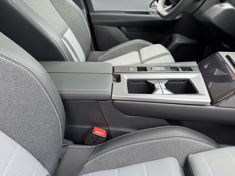 Vehicle Image 38