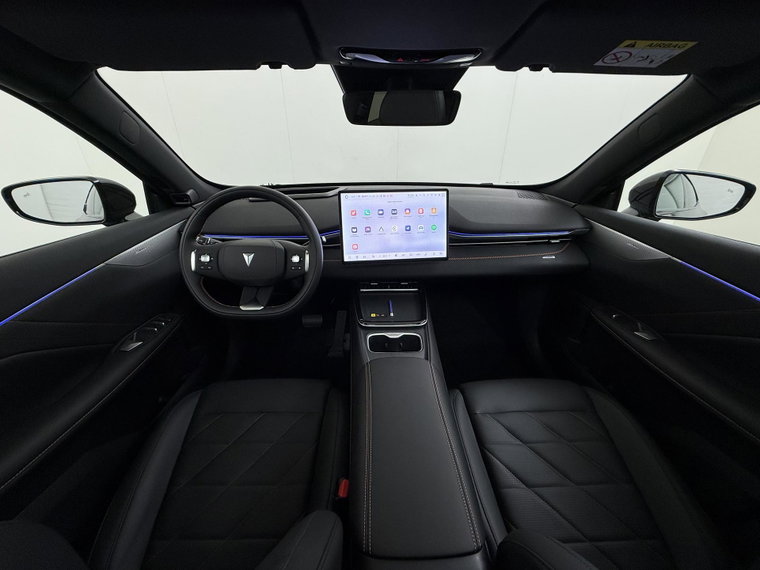 Vehicle Image 25