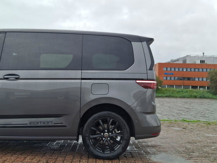 Vehicle Image 48
