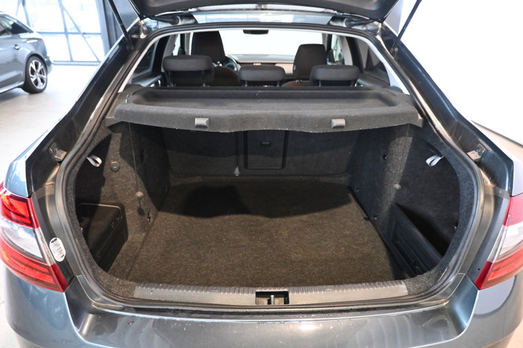 Vehicle Image 16
