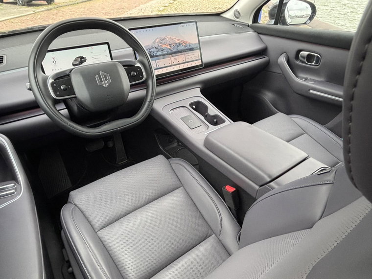 Vehicle Image 16