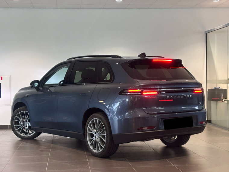 Vehicle Image 8