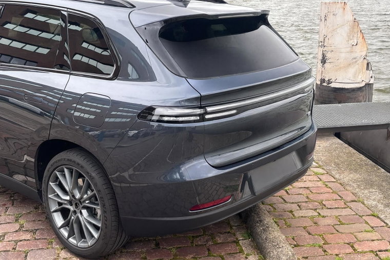 Vehicle Image 10