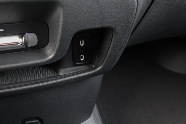 Vehicle Image 32