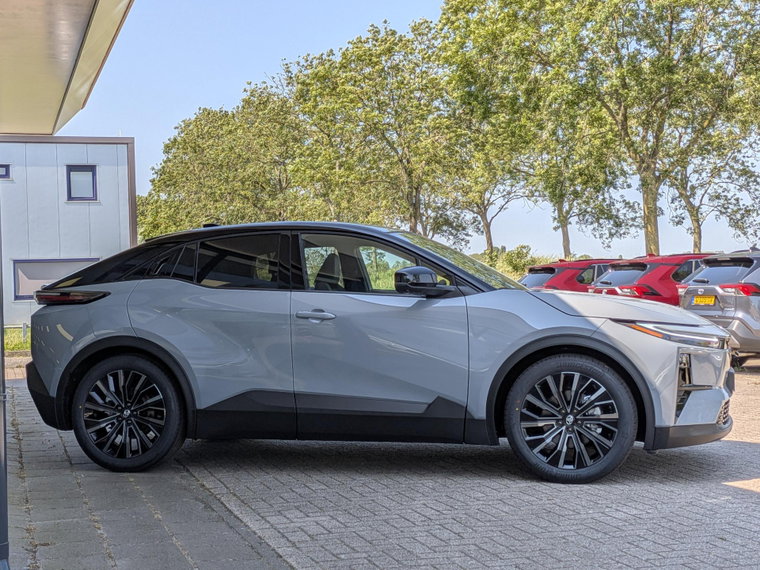Vehicle Image 4