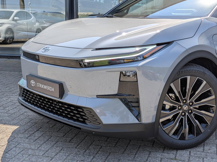 Vehicle Image 8