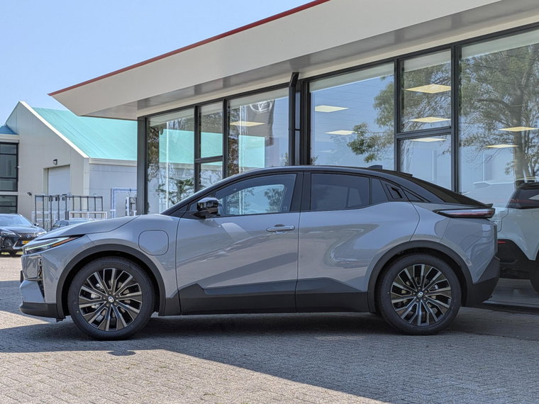 Vehicle Image 9