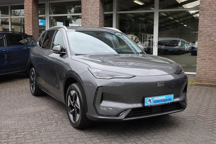 Vehicle Image 4