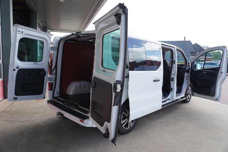 Vehicle Image 32