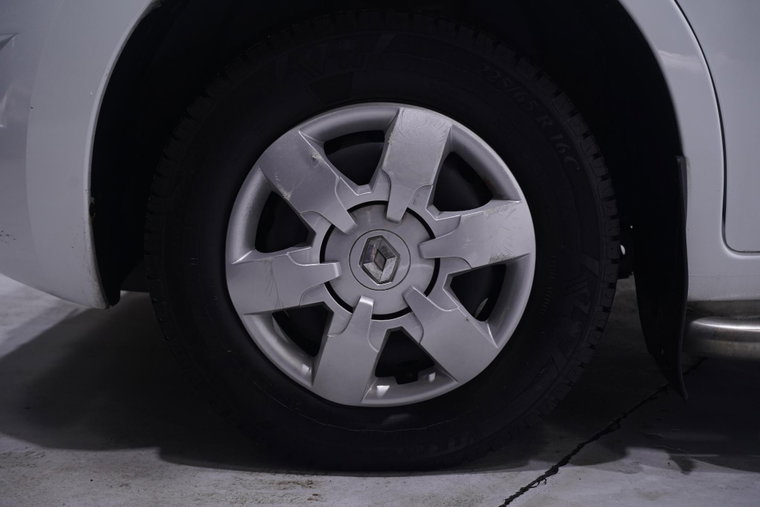 Vehicle Image 16