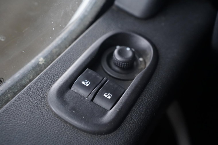 Vehicle Image 32