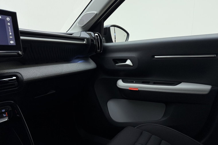 Vehicle Image 32