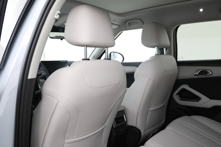 Vehicle Image 16