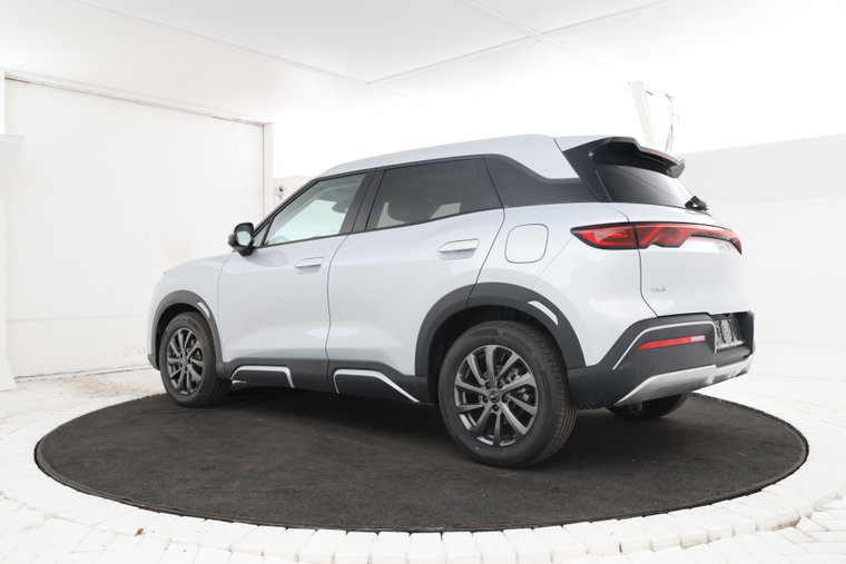 Vehicle Image 4