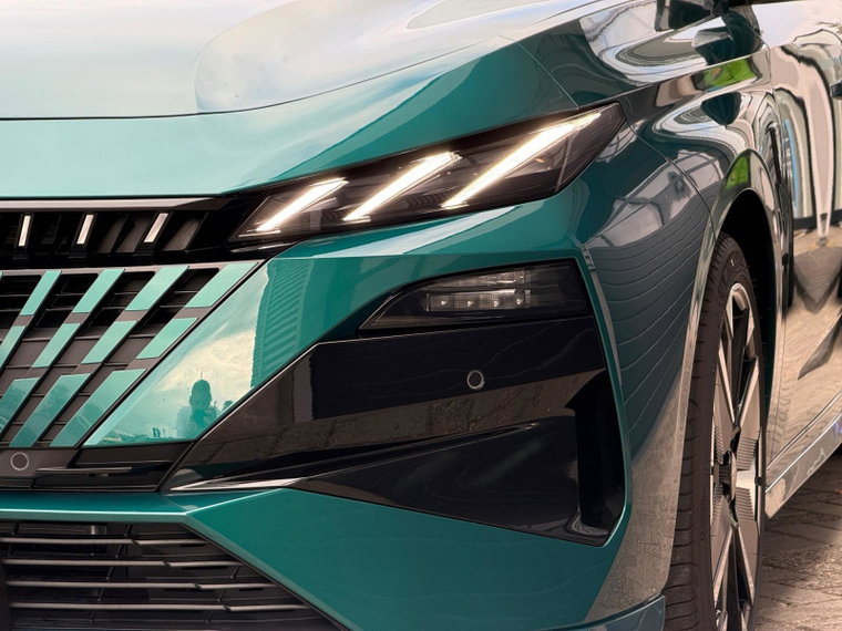 Vehicle Image 10