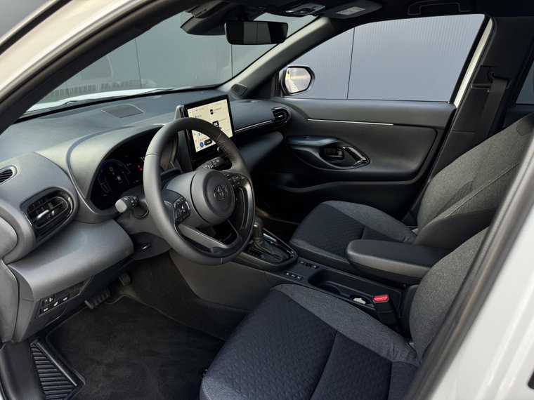 Vehicle Image 12