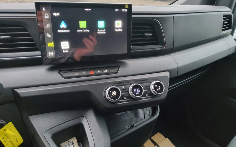Vehicle Image 16