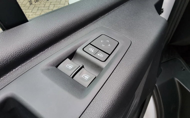 Vehicle Image 24