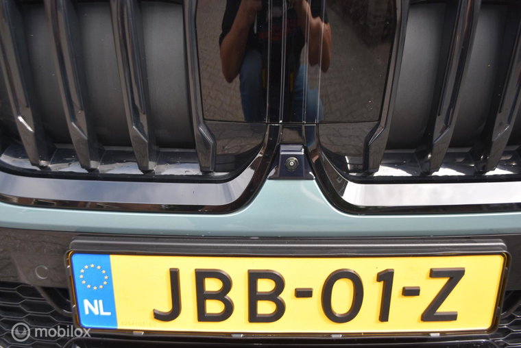 Vehicle Image 11
