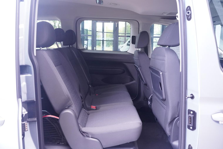 Vehicle Image 25
