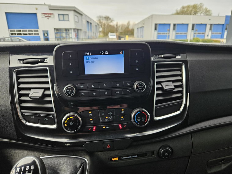 Vehicle Image 38