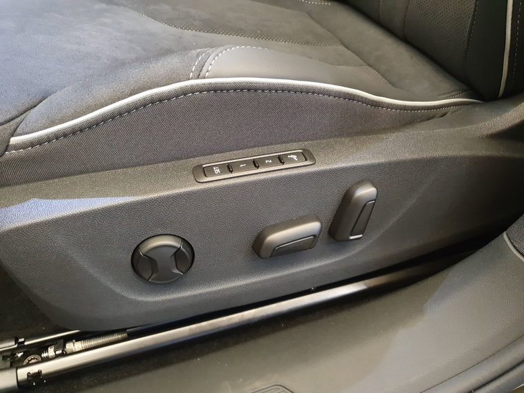 Vehicle Image 24