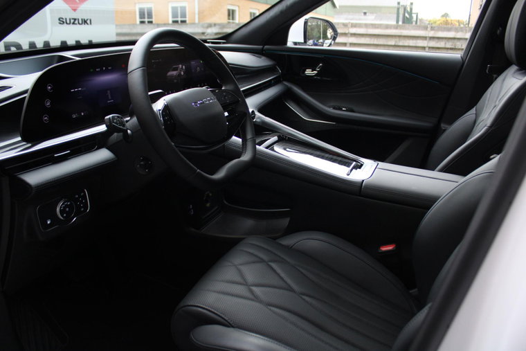 Vehicle Image 15