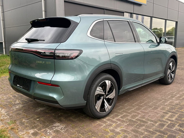 Vehicle Image 4