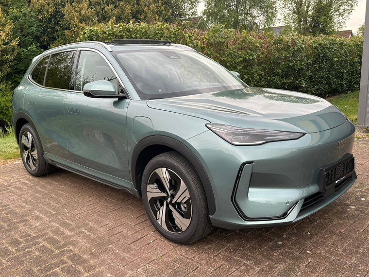 Vehicle Image 5