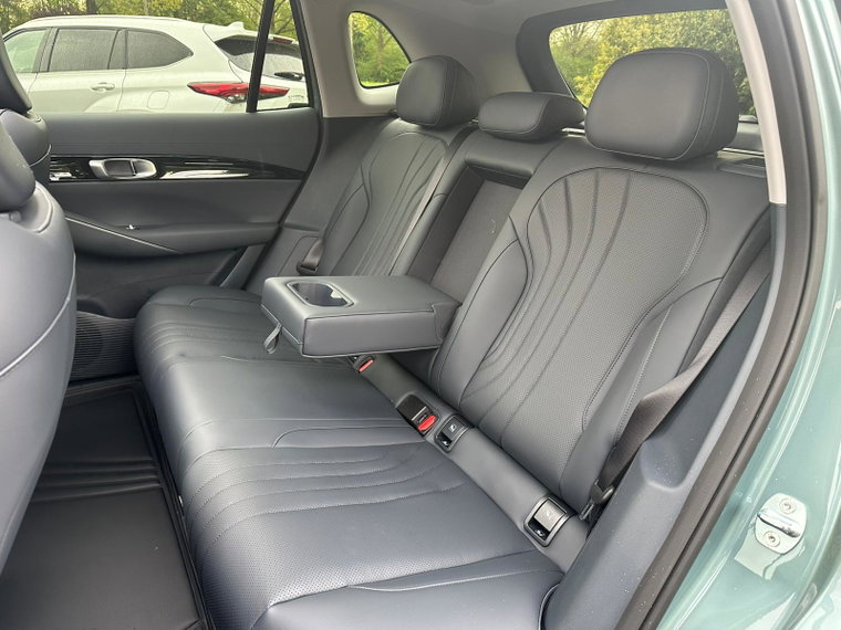 Vehicle Image 11