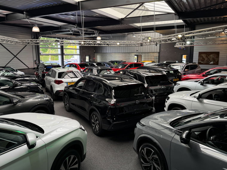 Vehicle Image 12