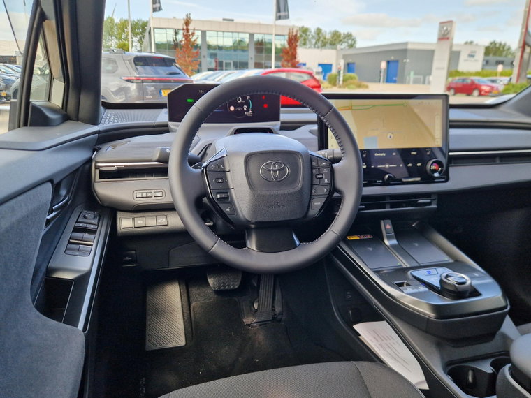 Vehicle Image 13