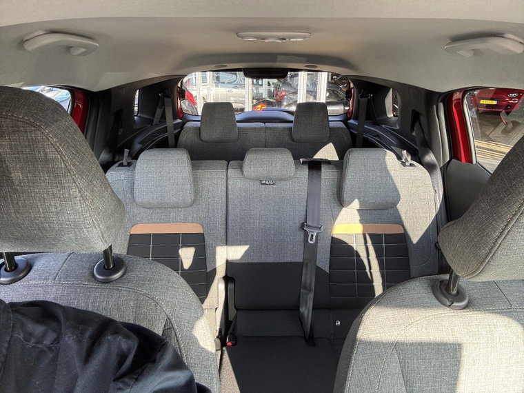 Vehicle Image 15