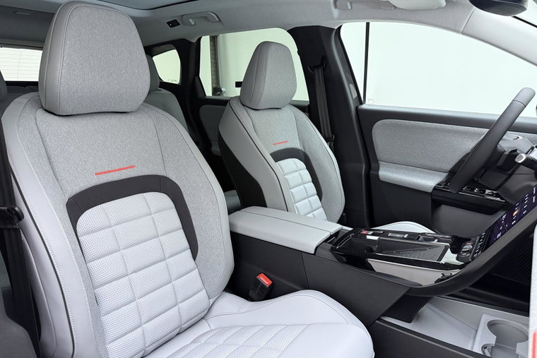 Vehicle Image 14