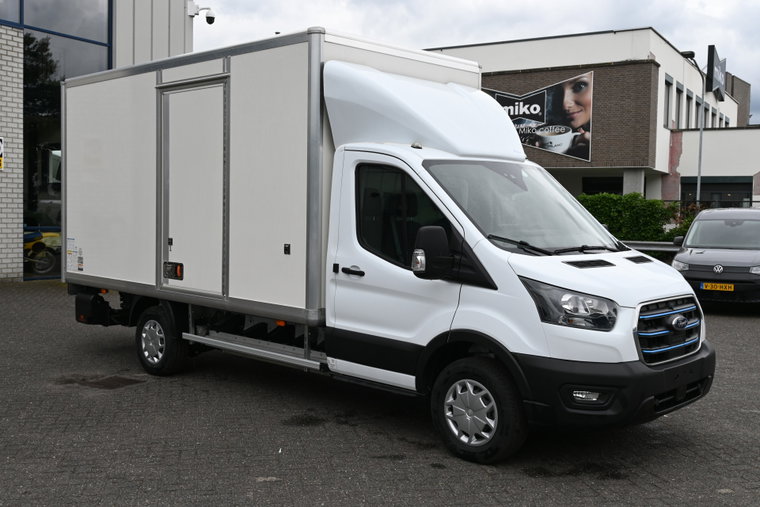 Vehicle Image 10