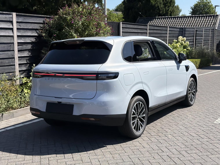 Vehicle Image 9