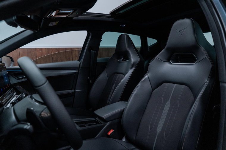 Vehicle Image 12
