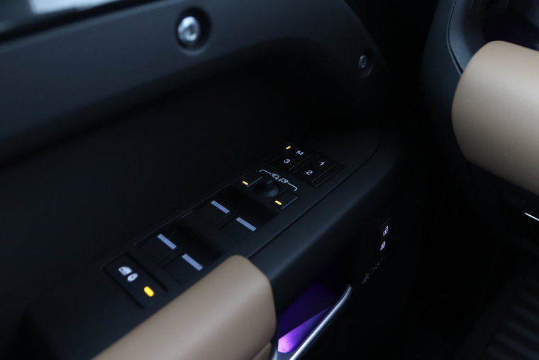 Vehicle Image 38