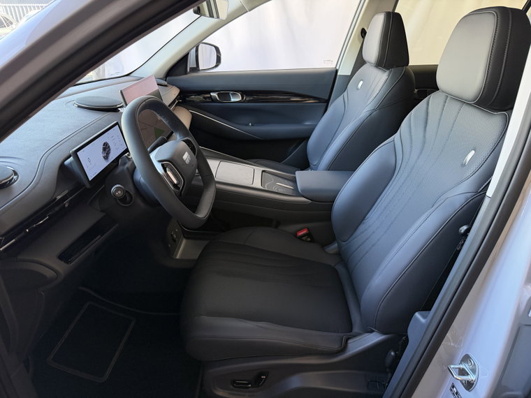 Vehicle Image 16