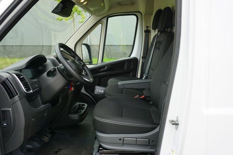 Vehicle Image 24