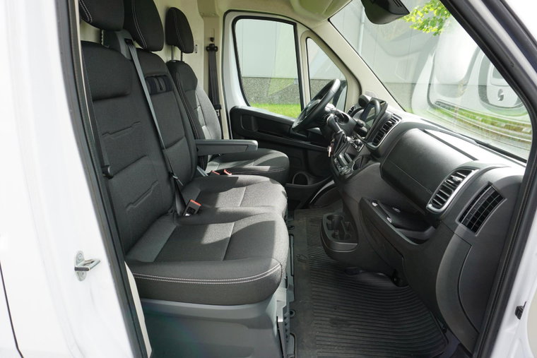 Vehicle Image 38