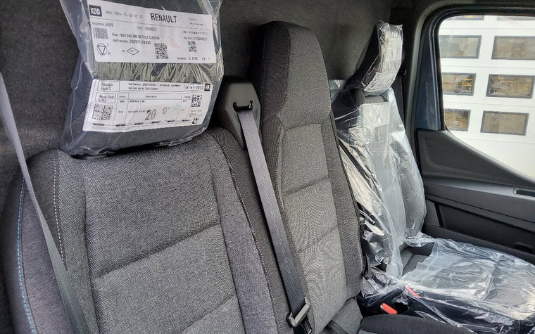 Vehicle Image 23