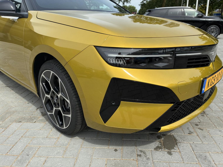 Vehicle Image 24
