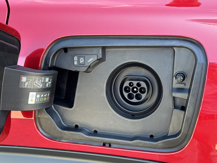 Vehicle Image 25