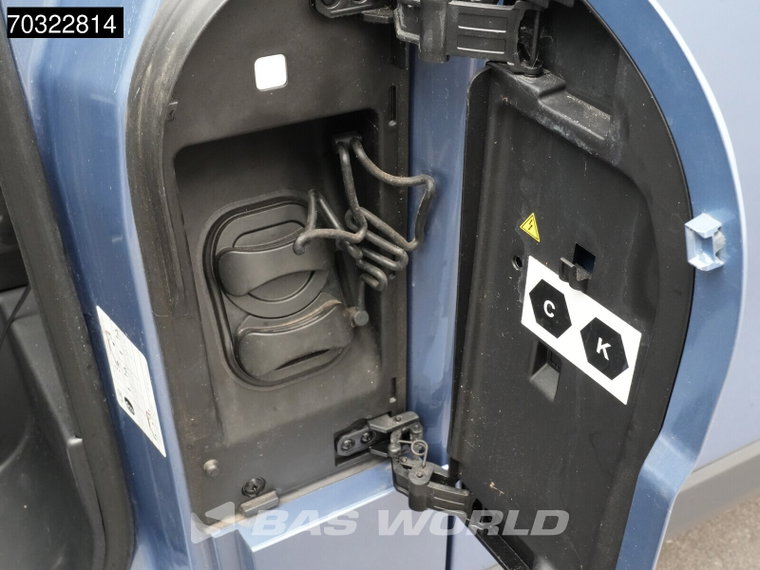Vehicle Image 38