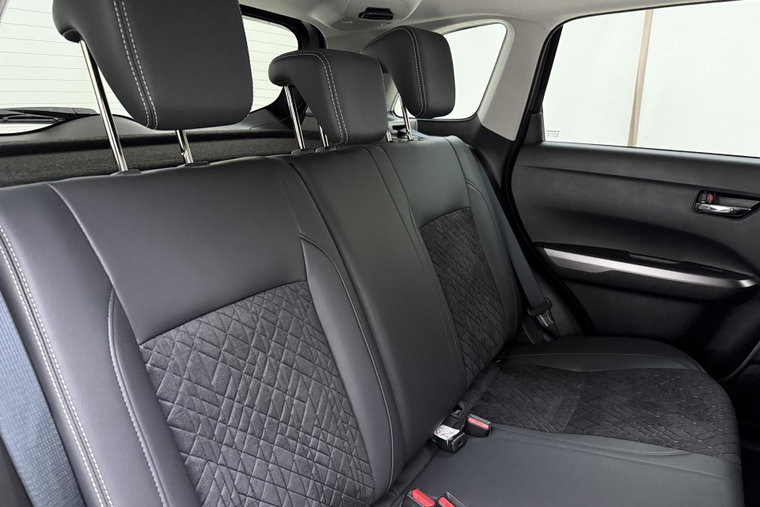 Vehicle Image 16