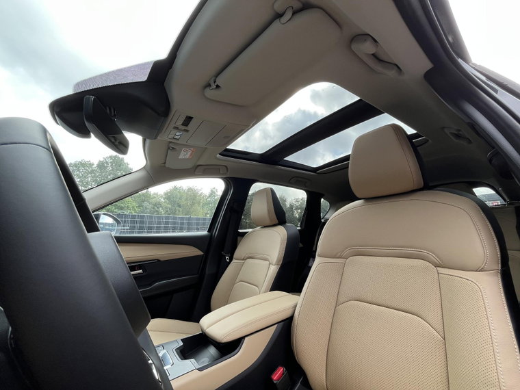 Vehicle Image 23