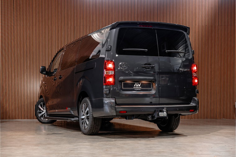 Vehicle Image 9